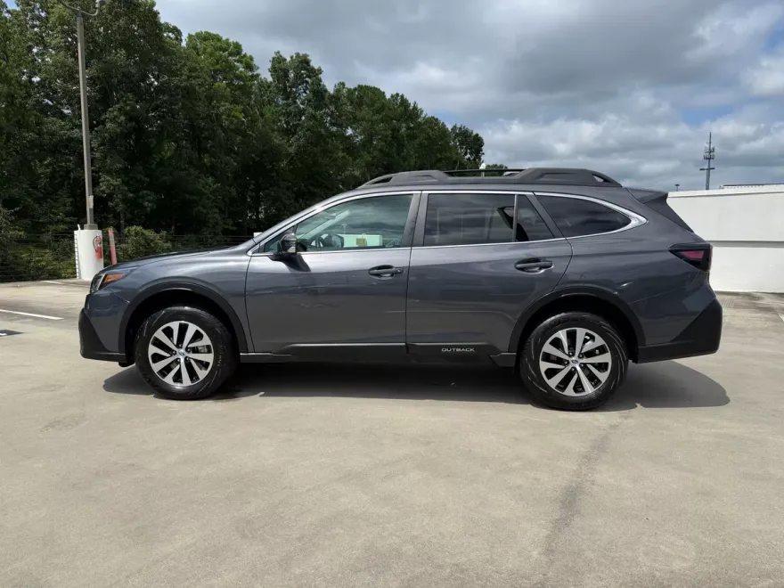2020 Subaru Outback Premium photo 1