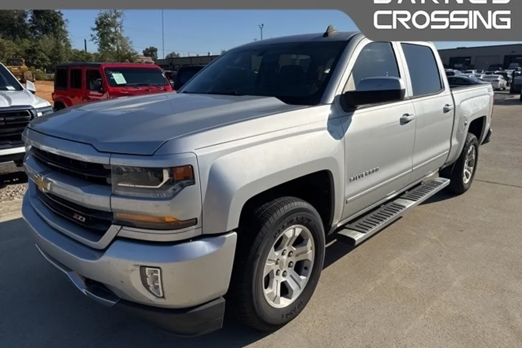 2017 Chevrolet Silverado 1500 LT photo 1