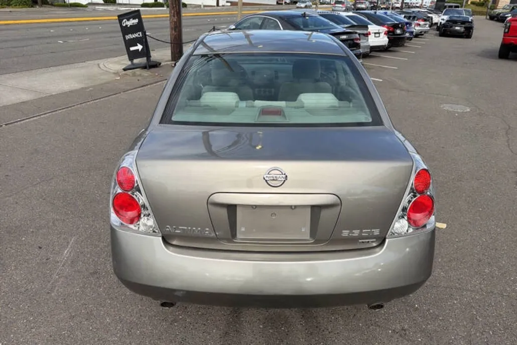2005 Nissan Altima 3.5 SE photo 1