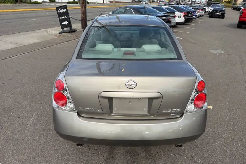 2005 Nissan Altima 3.5 SE photo 1