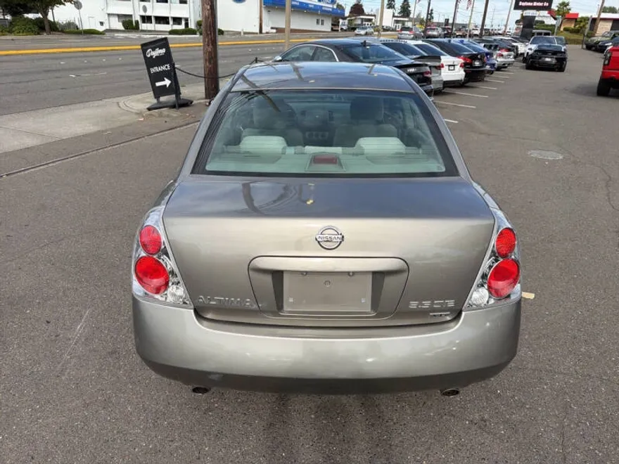 2005 Nissan Altima 3.5 SE photo 1