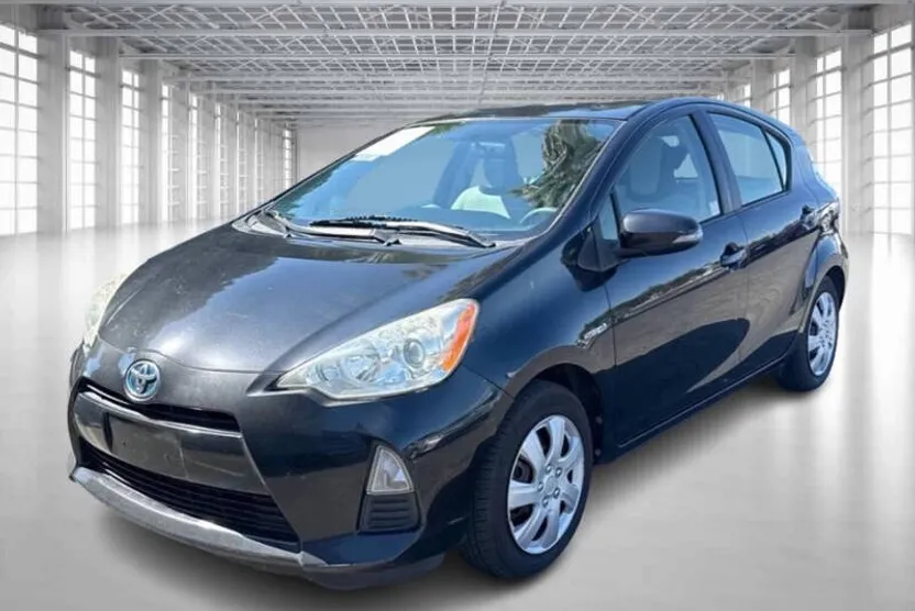 2013 Toyota Prius C photo 1