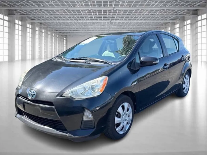2013 Toyota Prius C photo 1