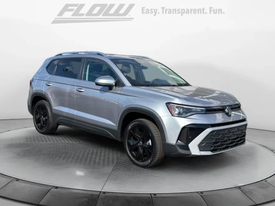 2025 Volkswagen Taos SE photo 1