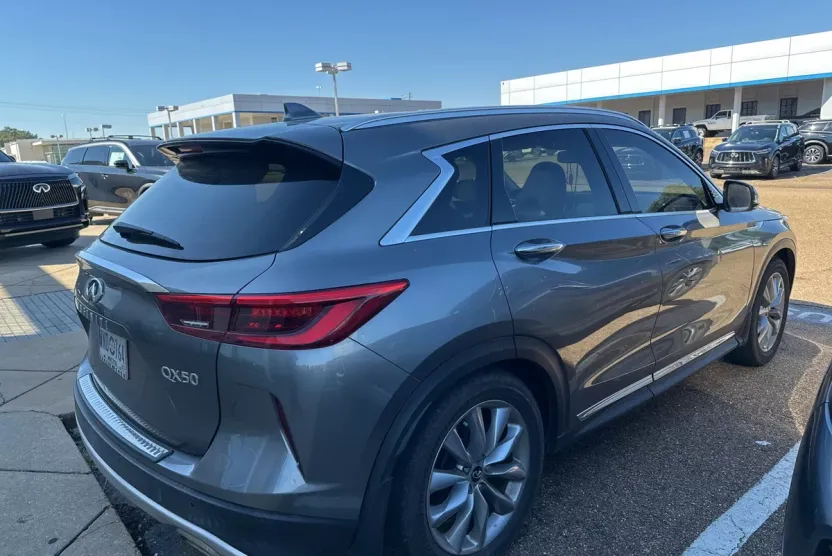 2019 Infiniti QX50 Essential photo 1