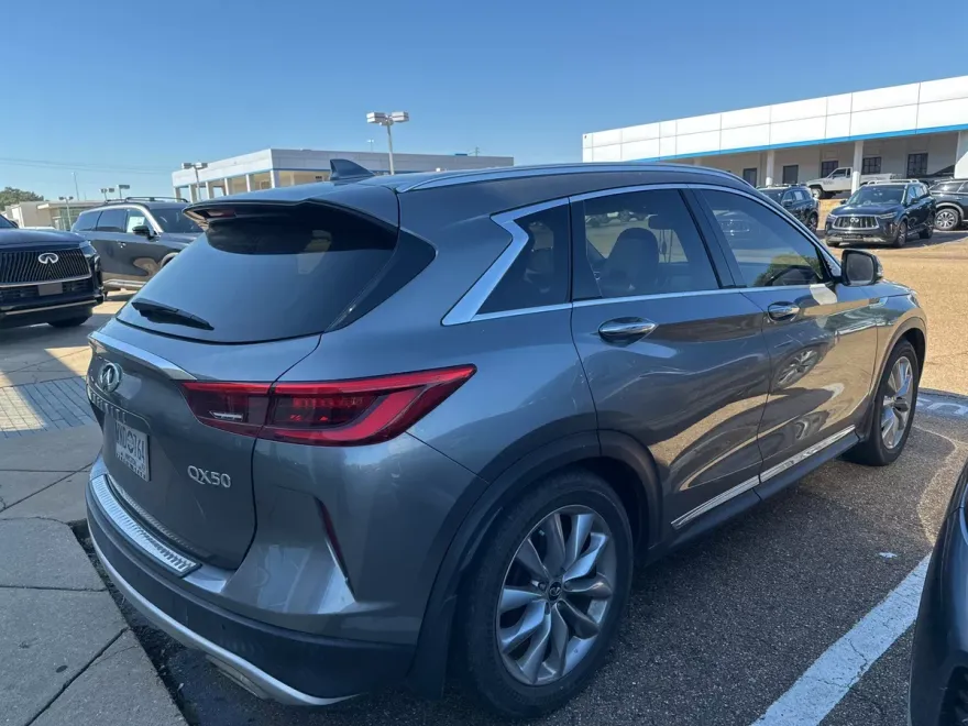 2019 Infiniti QX50 Essential photo 1