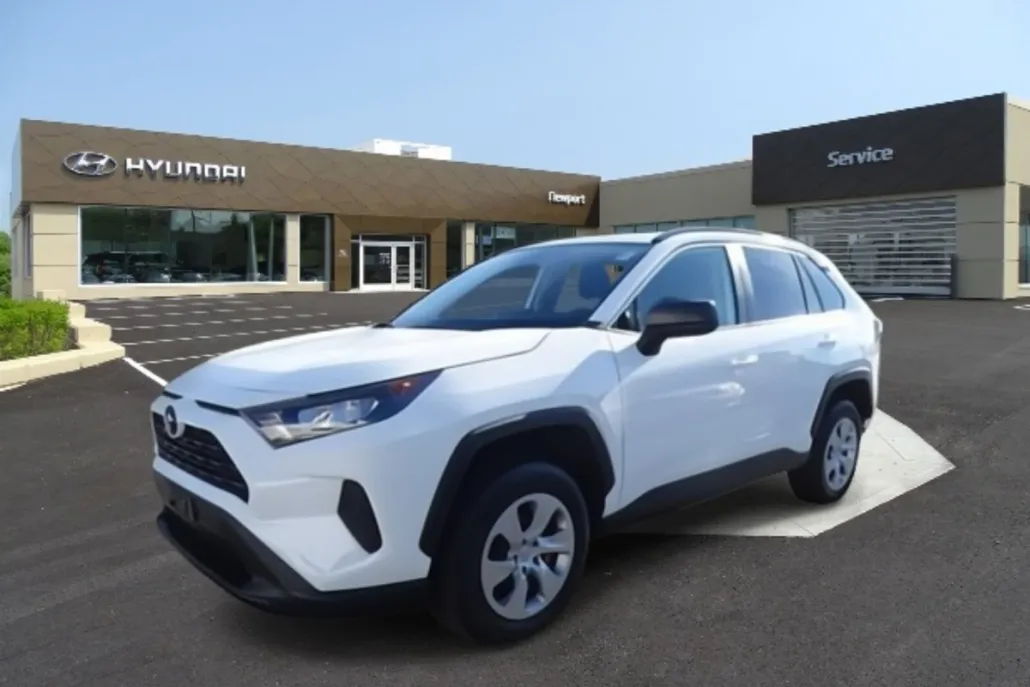 2021 Toyota RAV4 LE photo 1