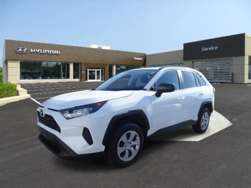 2021 Toyota RAV4 LE photo 1