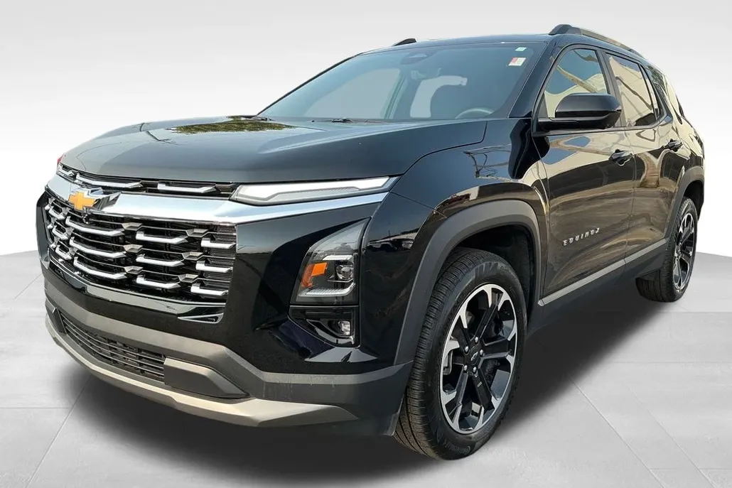 2025 Chevrolet Equinox LT photo 1