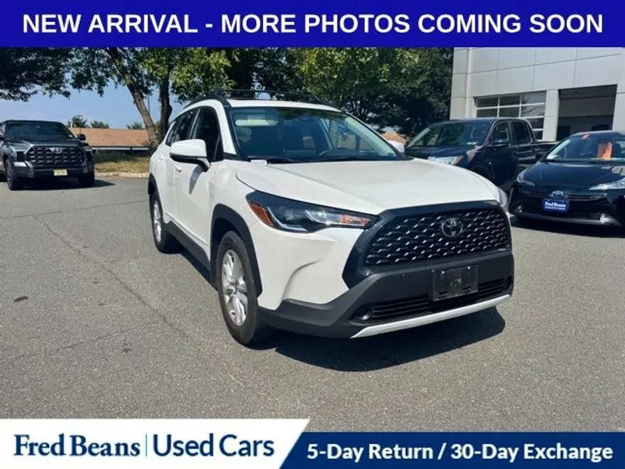 2022 Toyota Corolla Cross LE photo 1