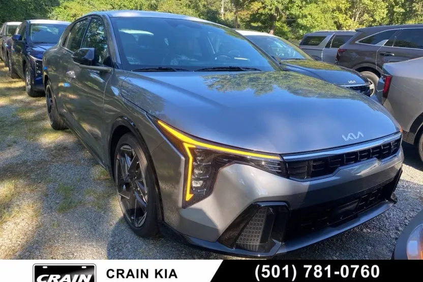 2025 Kia K4 GT-Line photo 1