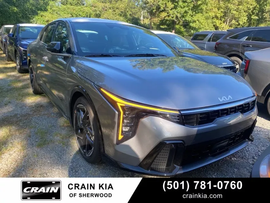 2025 Kia K4 GT-Line photo 1