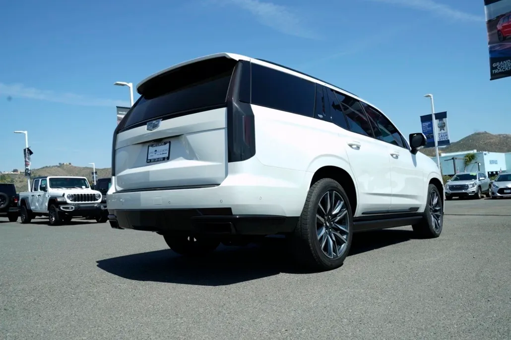 2021 Cadillac Escalade Sport Platinum photo 1