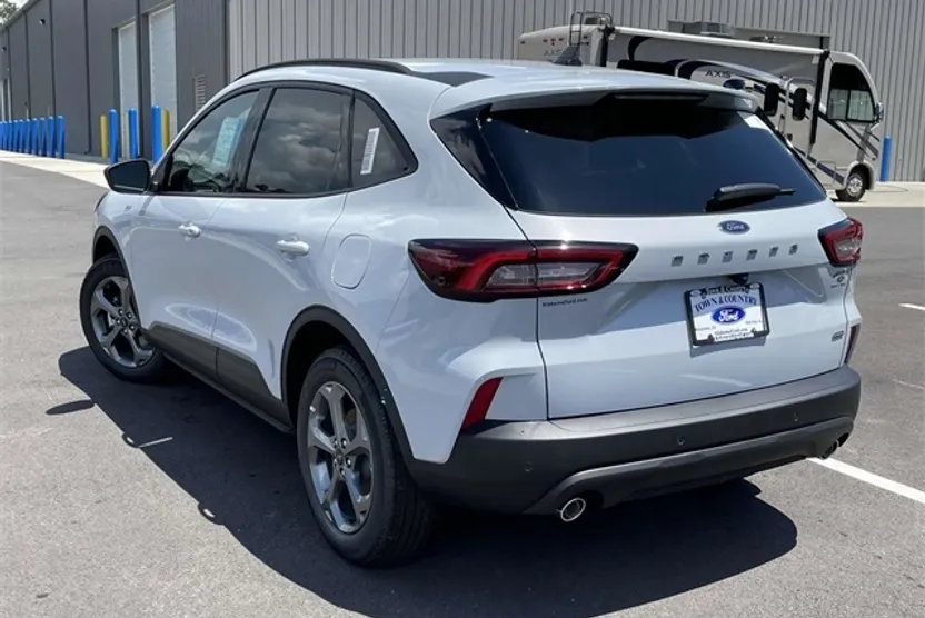 2025 Ford Escape ST-Line photo 1