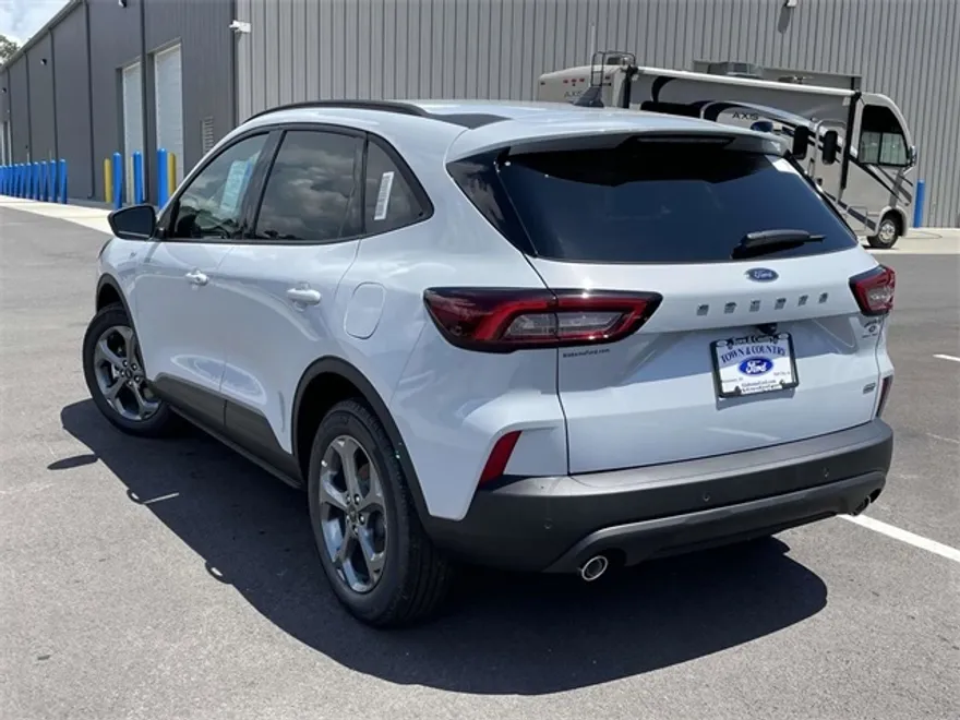 2025 Ford Escape ST-Line photo 1