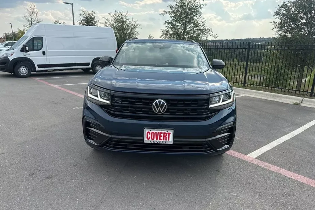2023 Volkswagen Atlas Cross Sport SEL R-Line photo 1