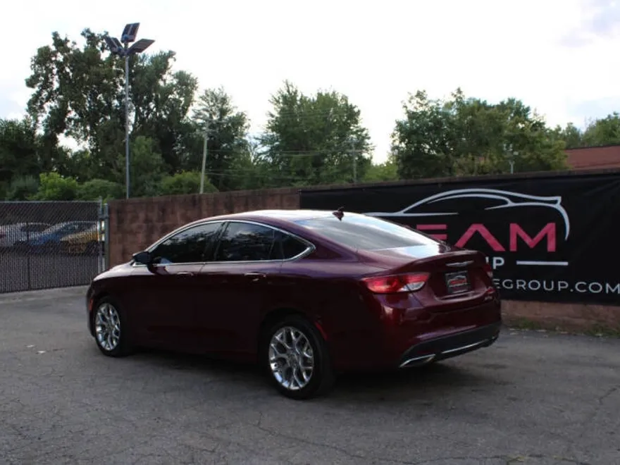 2015 Chrysler 200 C photo 1