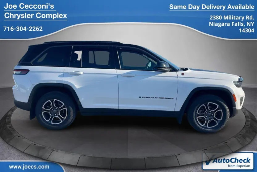 2022 Jeep Grand Cherokee Trailhawk photo 1