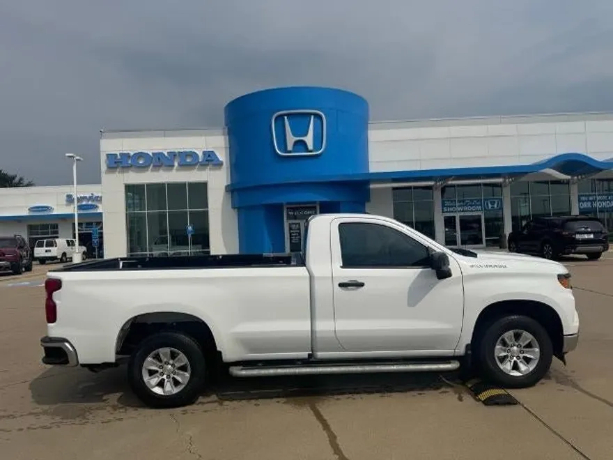 2024 Chevrolet Silverado 1500 Custom photo 1