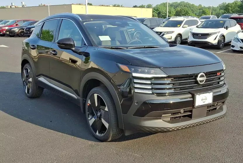 2025 Nissan Kicks SR photo 1