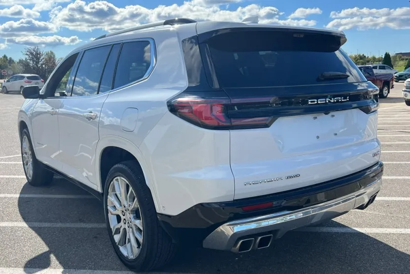 2024 Gmc Acadia Denali photo 1