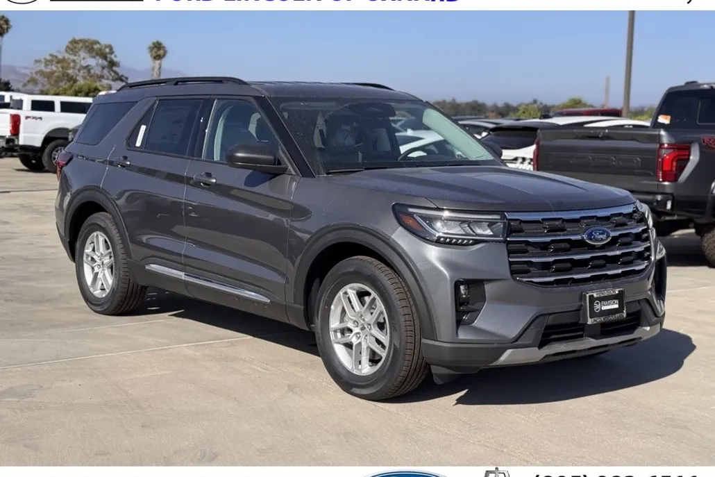 2025 Ford Explorer photo 1