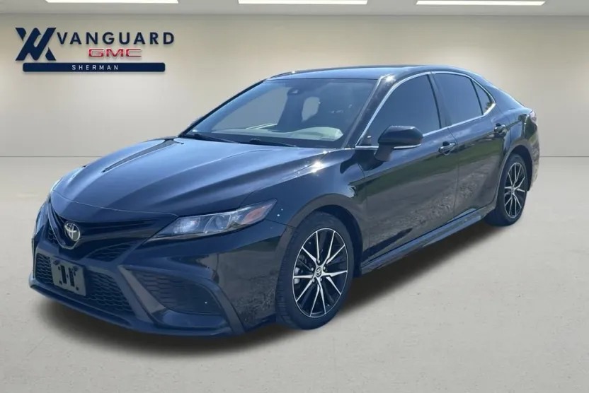 2022 Toyota Camry SE photo 1