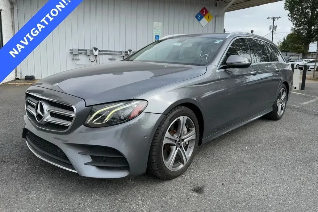 2018 Mercedes Benz E 400 photo 1