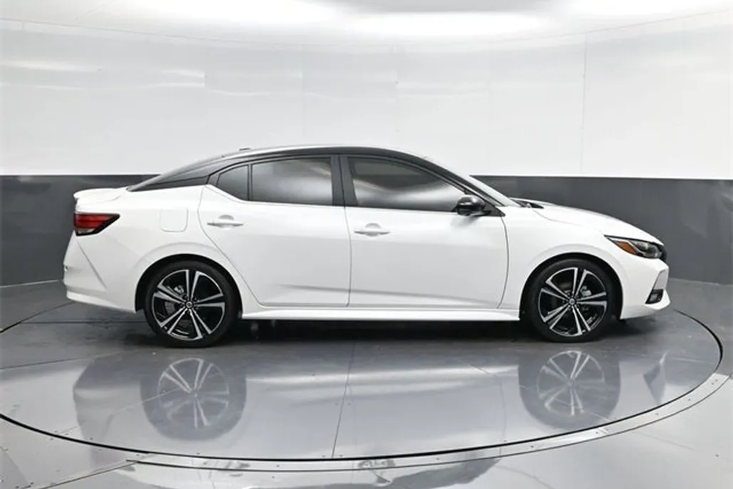 2023 Nissan Sentra SR photo 1