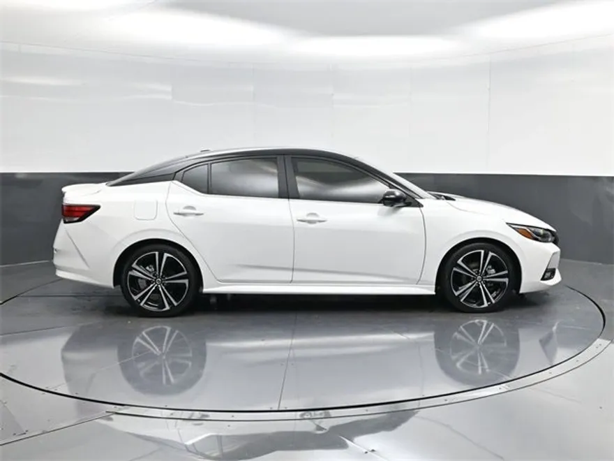 2023 Nissan Sentra SR photo 1