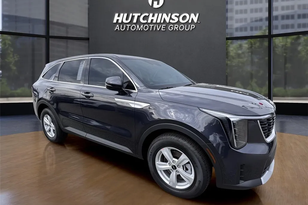 2025 Kia Sorento LX photo 1