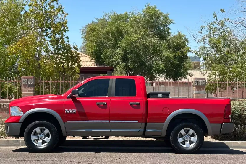 2013 Ram 1500 SLT photo 1