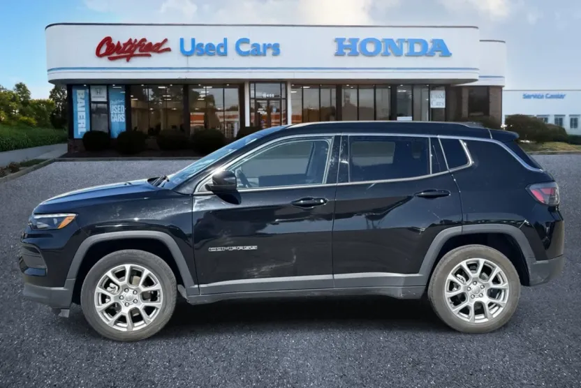 2022 Jeep Compass Latitude Lux photo 1