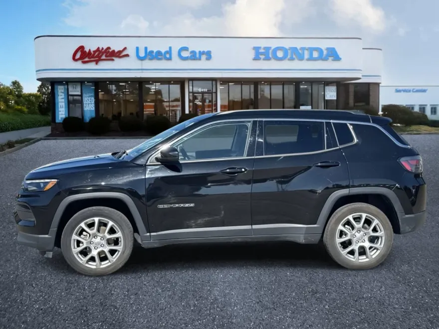 2022 Jeep Compass Latitude Lux photo 1