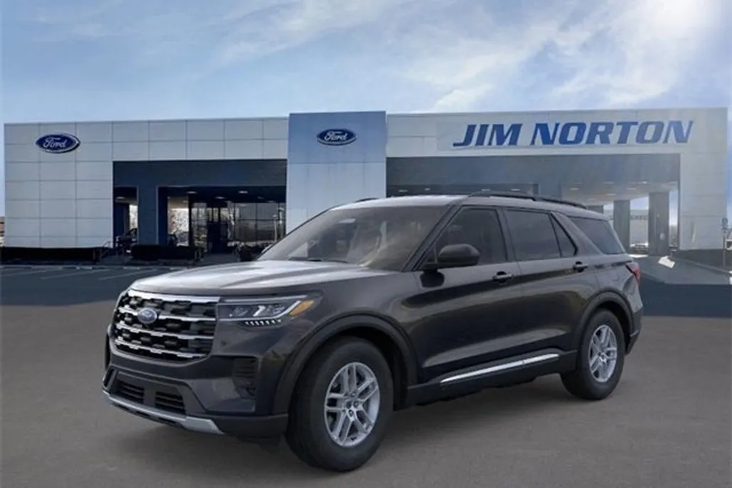 2025 Ford Explorer photo 1