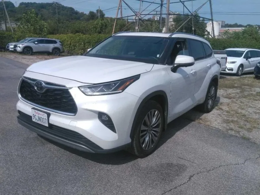 2023 Toyota Highlander L photo 1