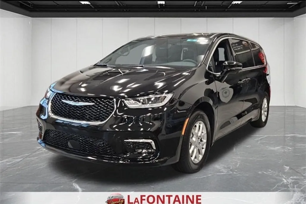 2026 Chrysler Pacifica photo 1