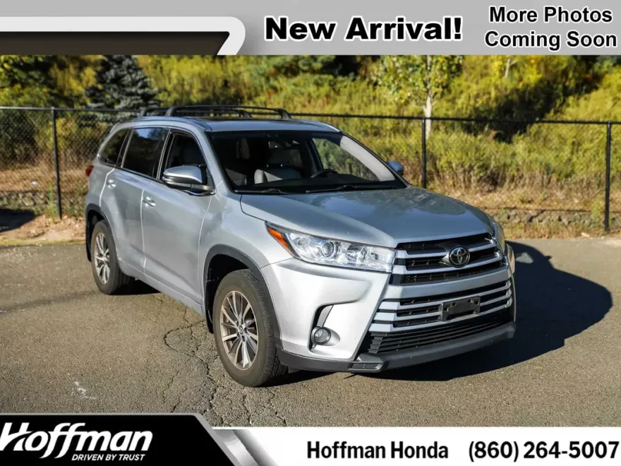 2017 Toyota Highlander SE photo 1