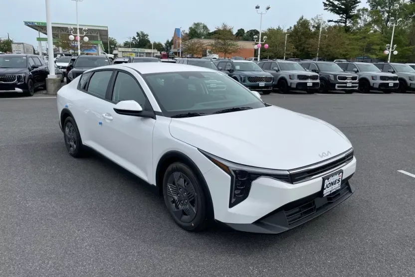 2025 Kia K4 LX photo 1