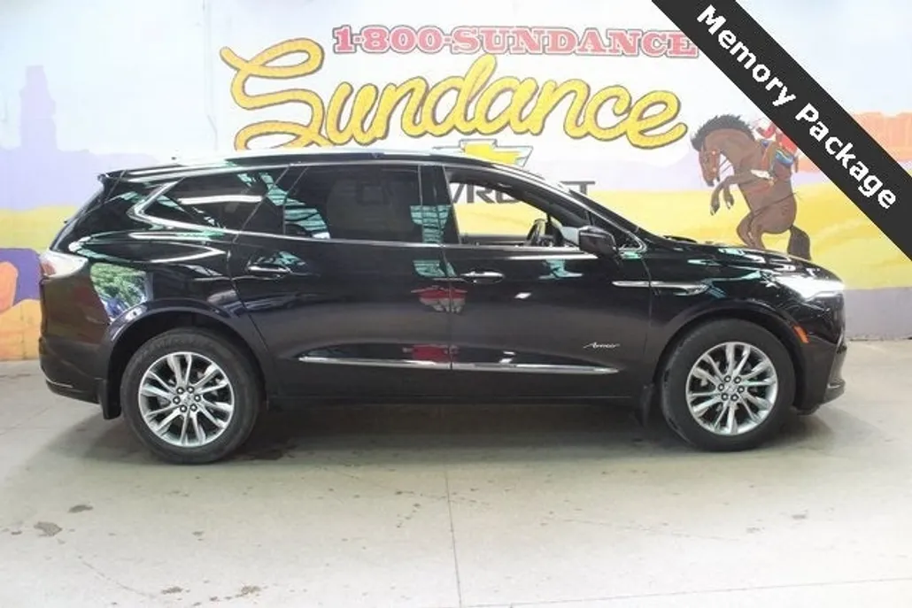 2023 Buick Enclave Avenir photo 1