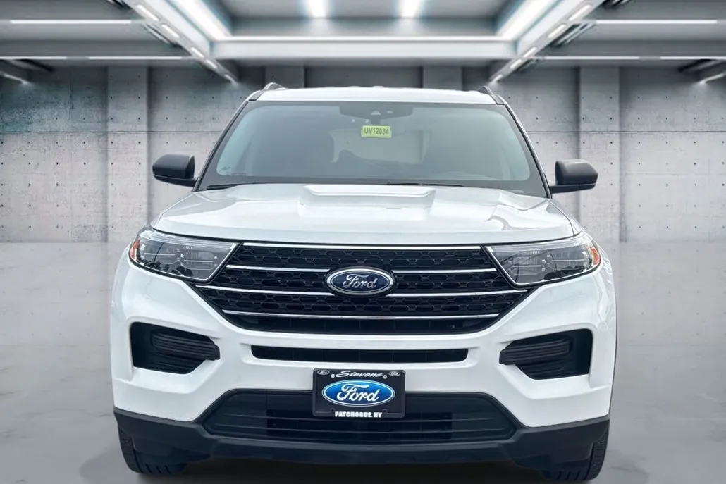 2023 Ford Explorer XLT photo 1