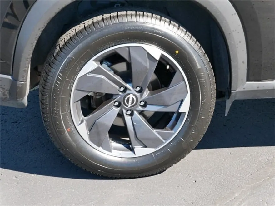 2024 Nissan Rogue SV photo 1
