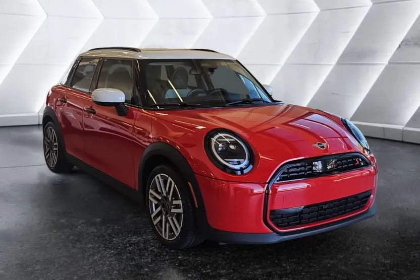 2025 Mini Cooper 4 Door Hardtop Signature photo 1