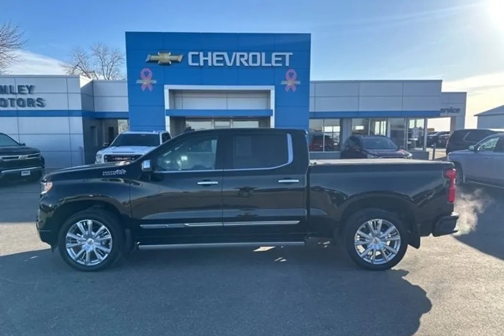 2023 Chevrolet Silverado 1500 High Country photo 1