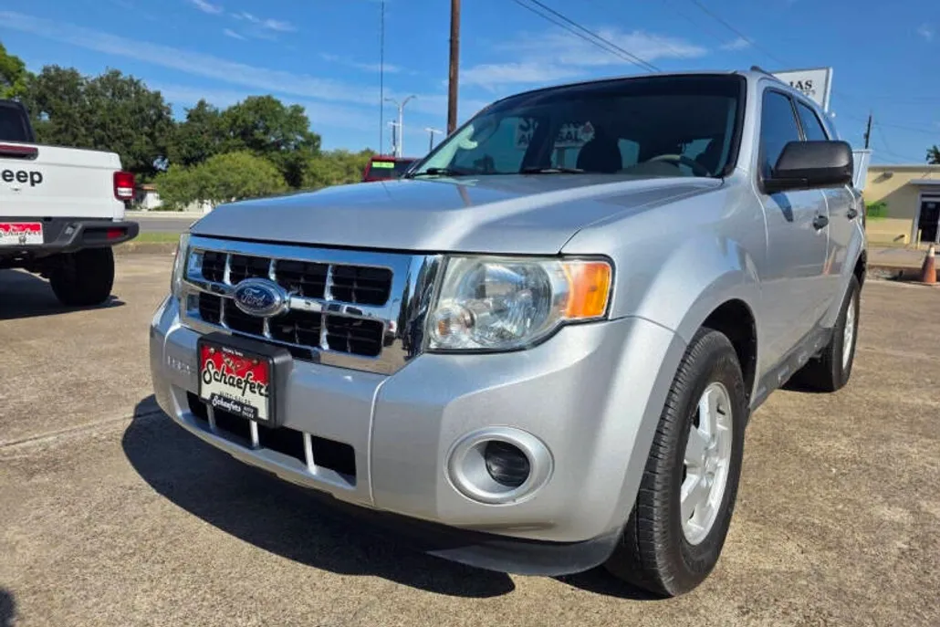 2011 Ford Escape XLS photo 1