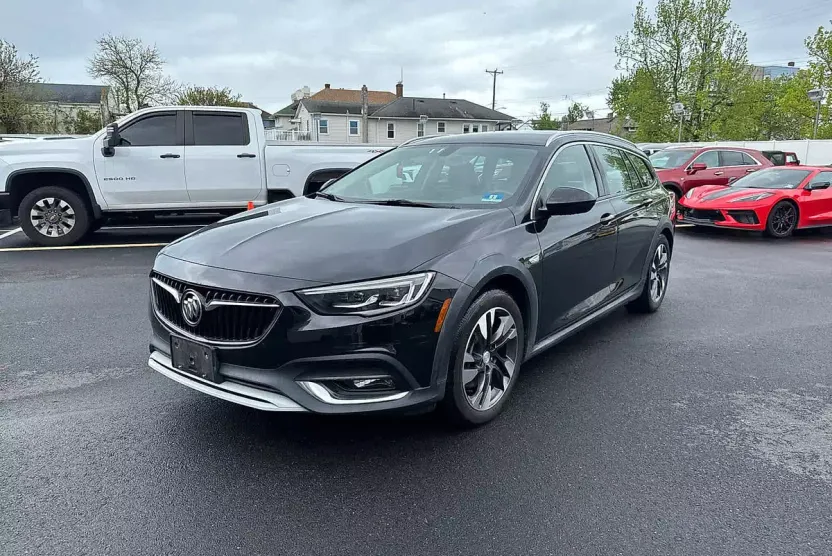 2019 Buick Regal TourX Essence photo 1