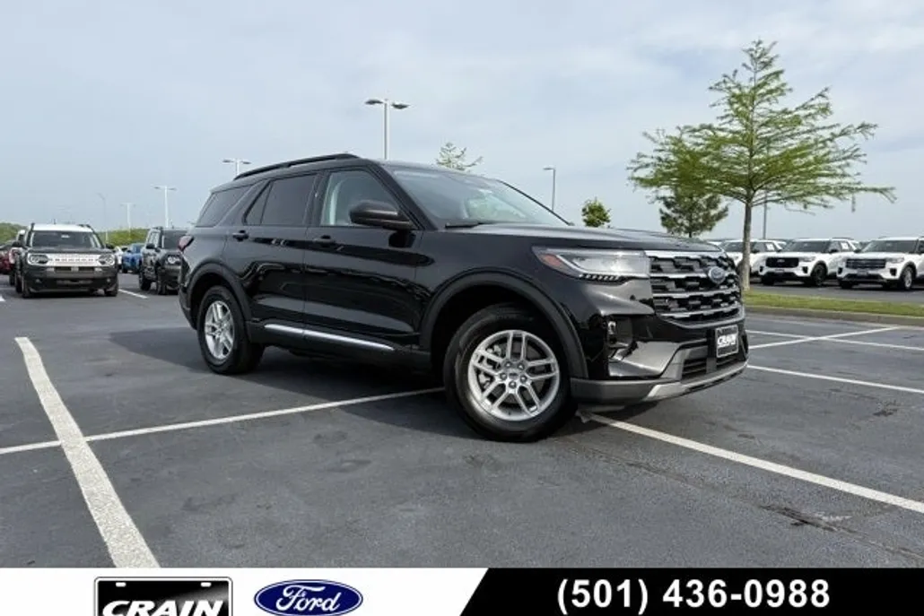 2025 Ford Explorer photo 1