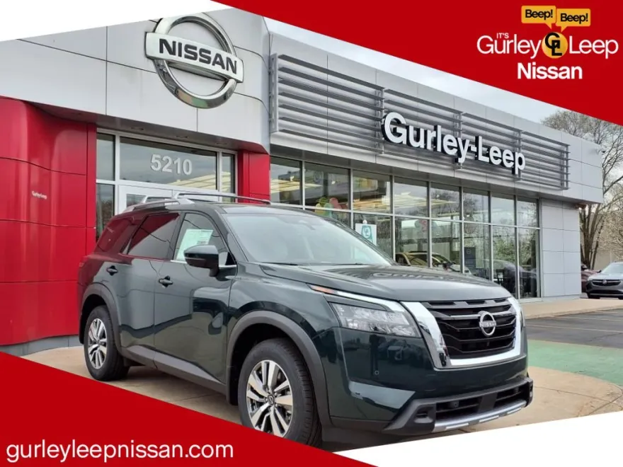 2025 Nissan Pathfinder SL photo 1