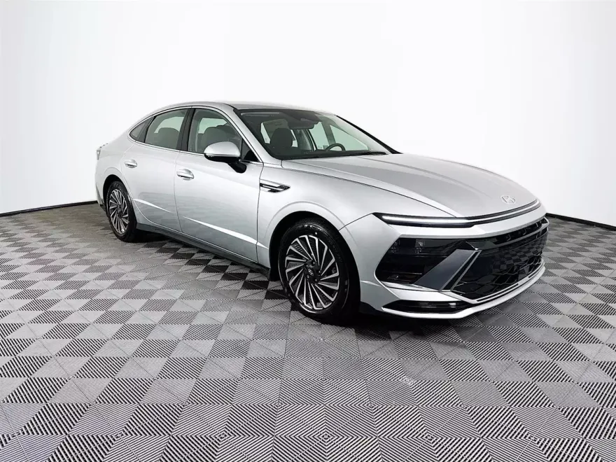 2025 Hyundai Sonata Hybrid SEL photo 1