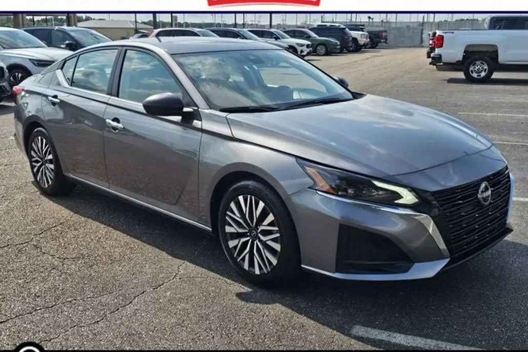 2024 Nissan Altima 2.5 SV photo 1